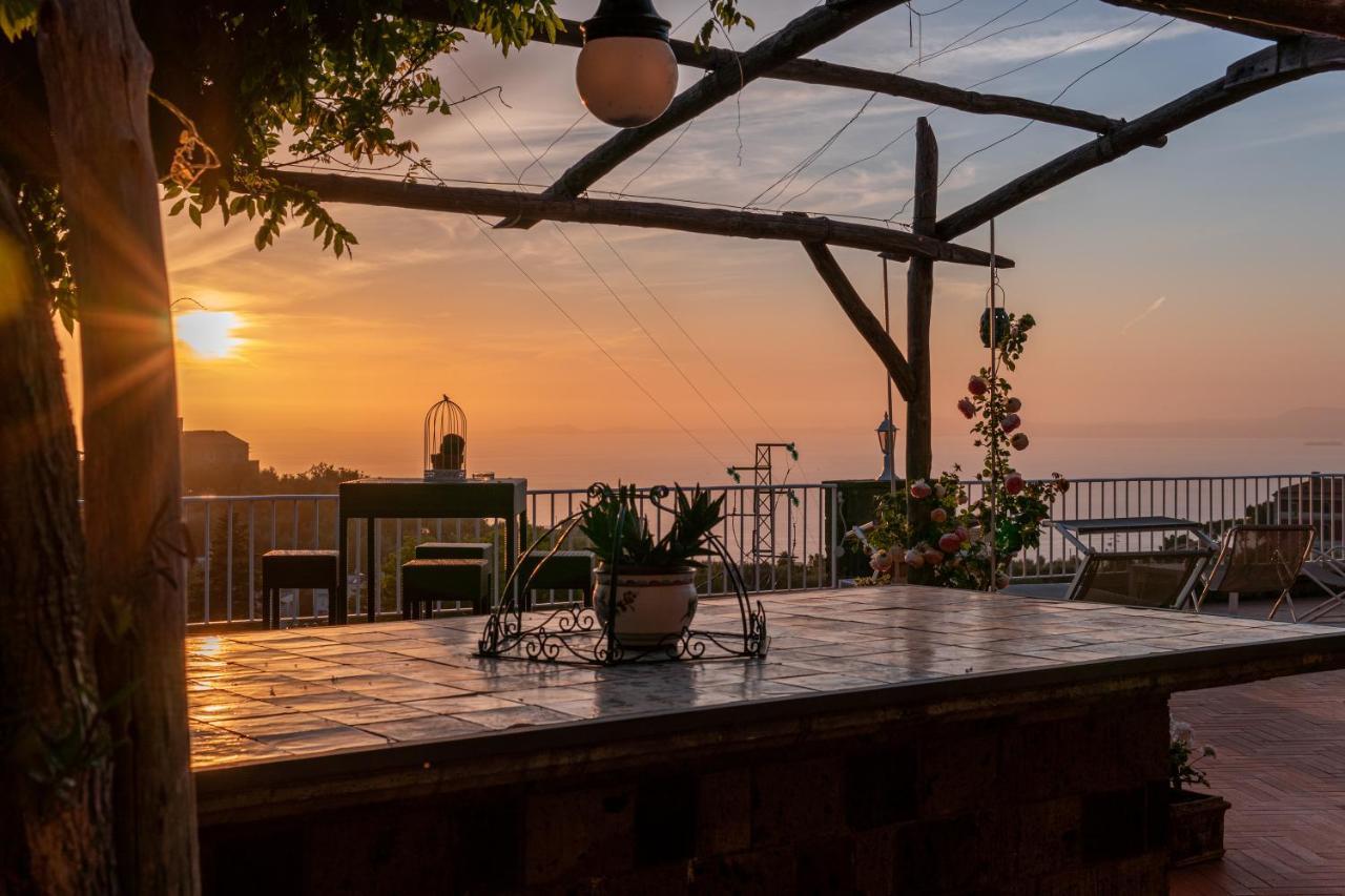 Villa Carolina Sorrento Private Heated Pool And Sea View 外观 照片
