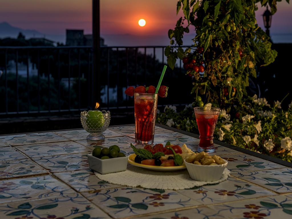 Villa Carolina Sorrento Private Heated Pool And Sea View 外观 照片