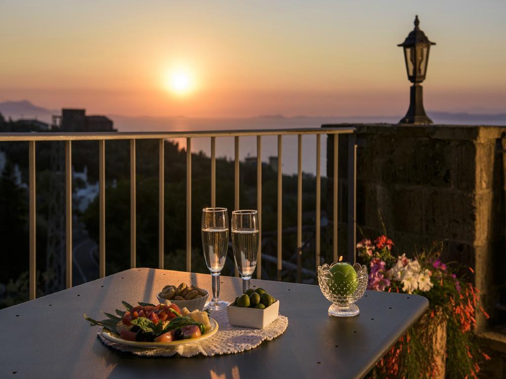Villa Carolina Sorrento Private Heated Pool And Sea View 客房 照片