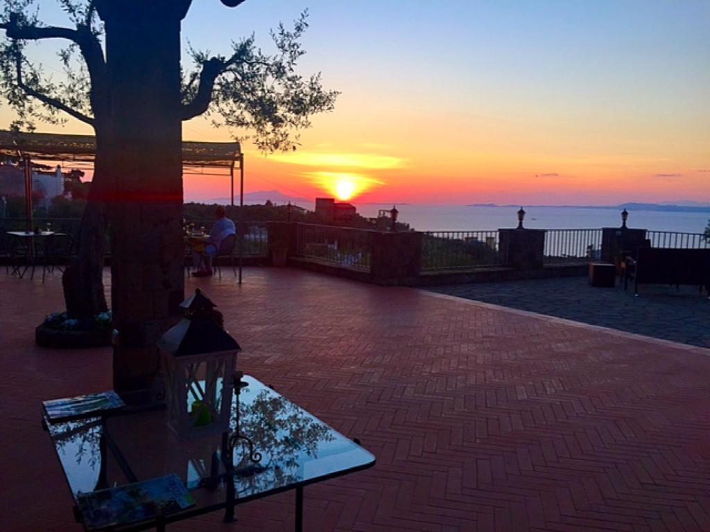 Villa Carolina Sorrento Private Heated Pool And Sea View 外观 照片